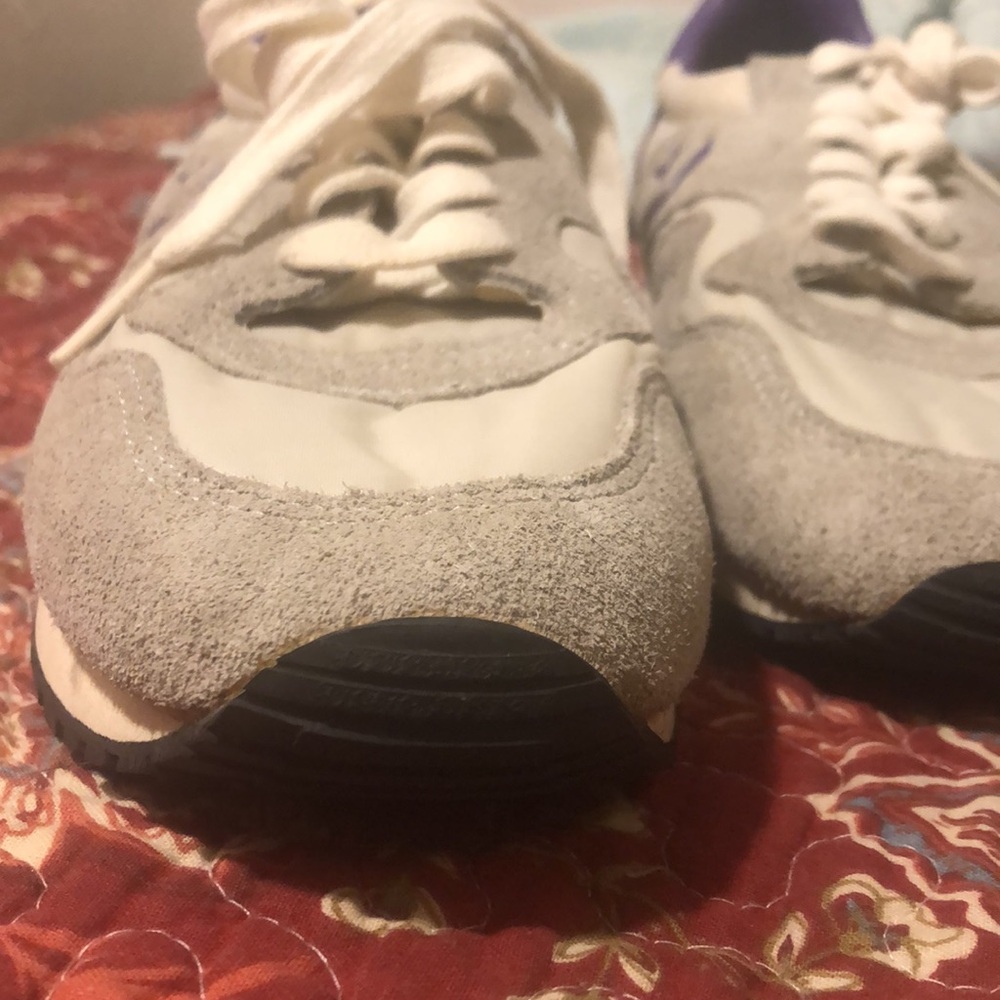 Never worn 1970’s vintage Converse running shoes. - Picture 12 of 16